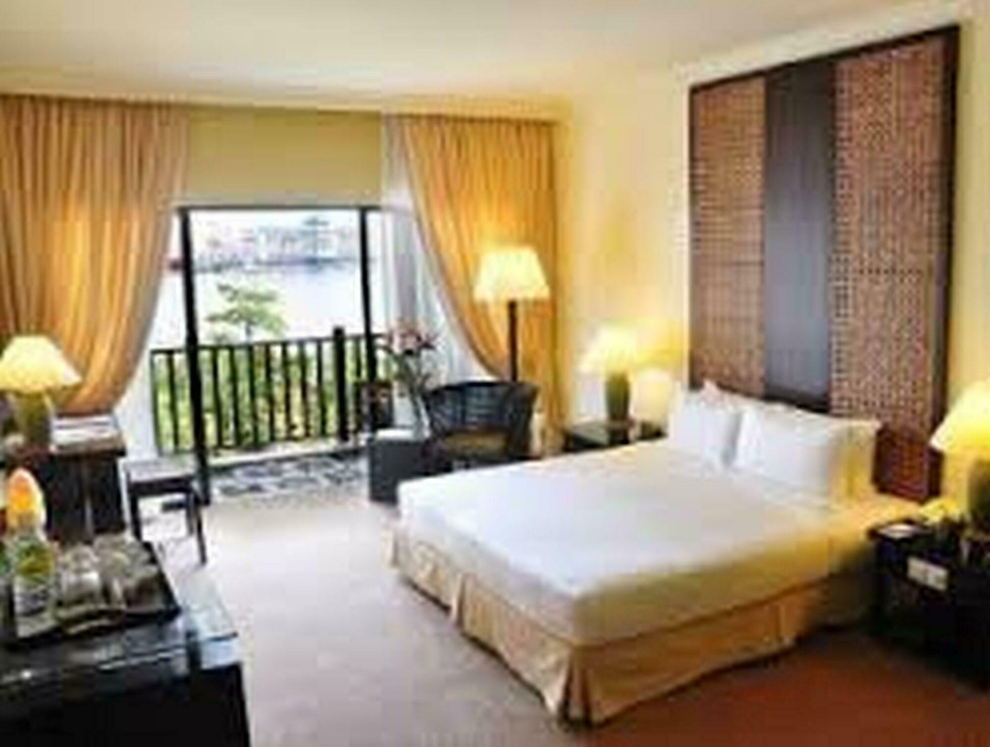 Mines Beach Resort Hotel Seri Kembangan Exterior photo
